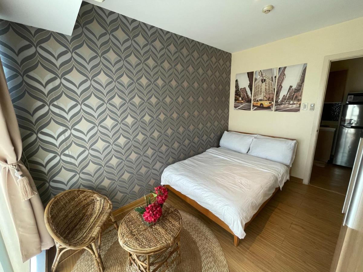 Davis Place At Azure Apartment *
